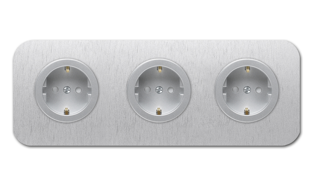 Abgerundete Steckdose aus silbernem Aluminium 3-fach. Cube Series