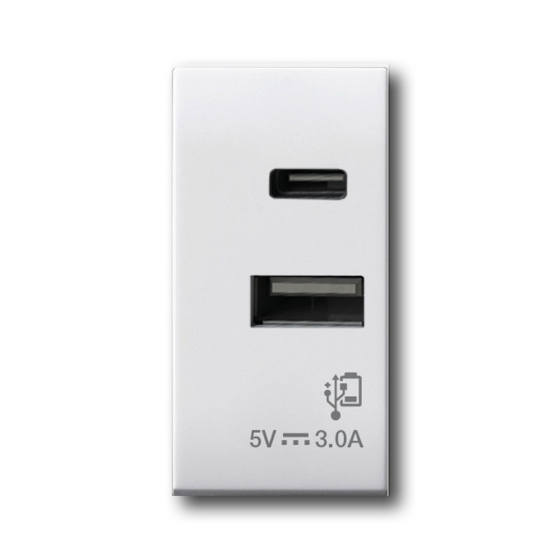 USB Ladegerät. USB-A und USB-C Anschluss. Weiß glänzend.
