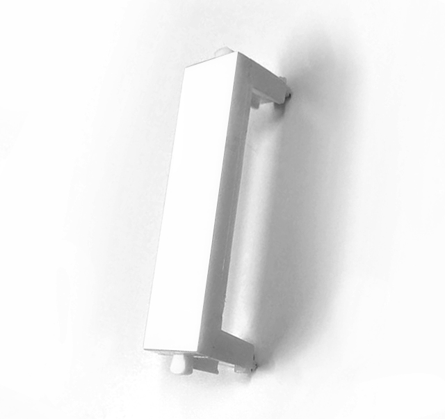 Invisible gap filler within mounting frame width 1/4 module